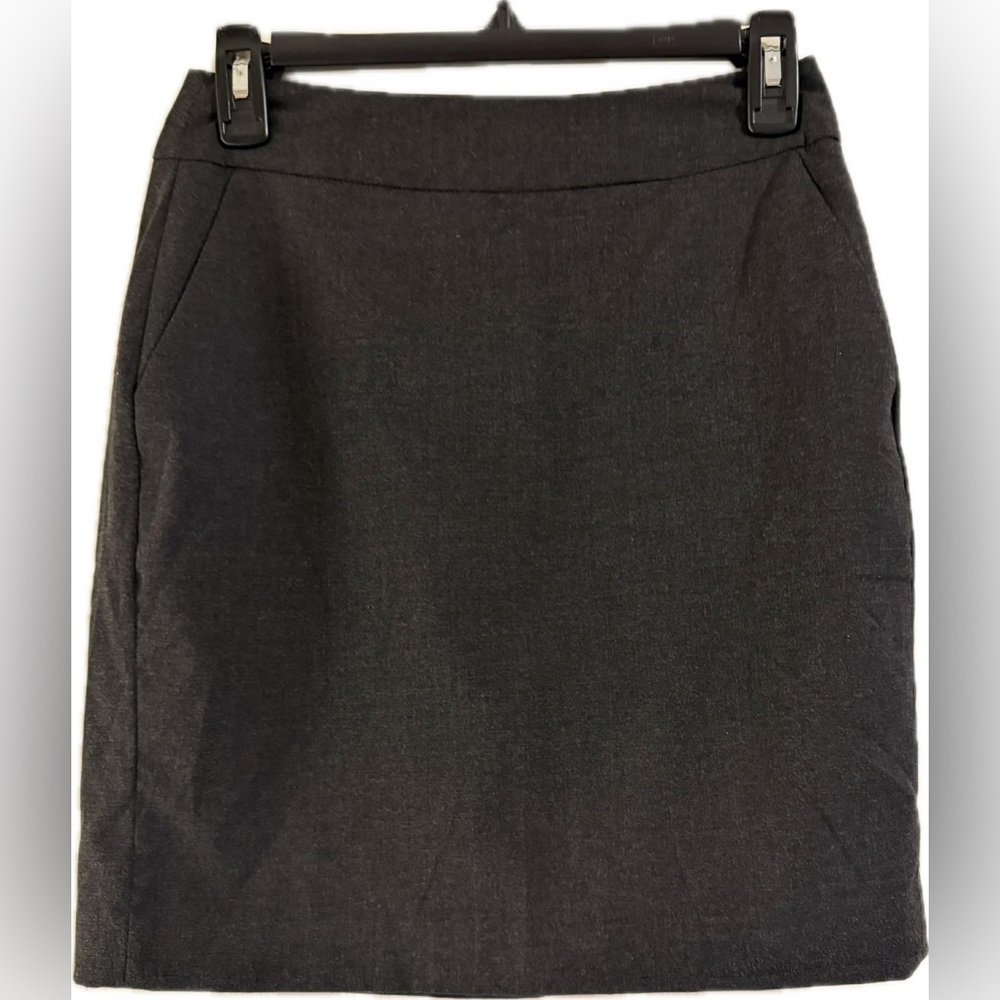 EUC Banana Republic women’s skirt, zipper and hook closure, size petite 00